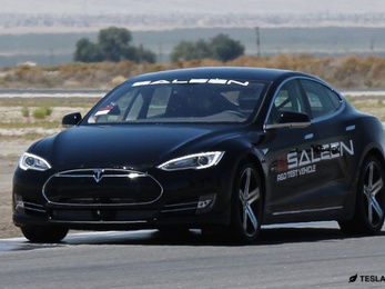 Jön az eddigi legbrutálisabb Tesla Model S