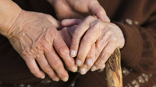 Összeházasodott két 90 éves néni