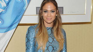 Ön szerint is elfelejtett felöltözni Jennifer Lopez?