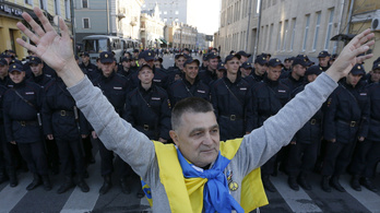 Tízezrek tüntetnek Moszkvában
