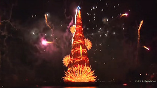 Brazíliában vízen lebeg az óriás karácsonyfa