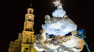 Felhő-karácsonyfával különcködik Litvánia