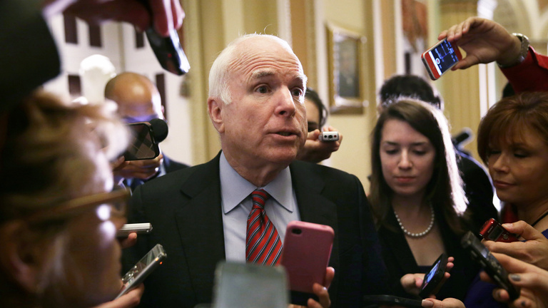 Már nem elég McCain bocsánatkérése