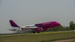 Szakíthat a lila színnel a Wizz Air