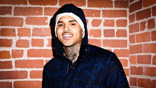 Chris Brown mégis akarja dögös excsaját