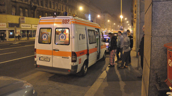 Újraélesztés közben rabolták ki a mentőket Budapesten