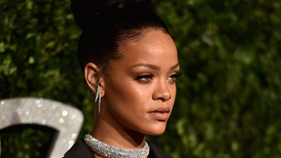 Rihanna stílusosan, mellekkel nyitja az új évet