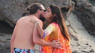 DiCaprio puszizkodva és szakállal nyaral tovább