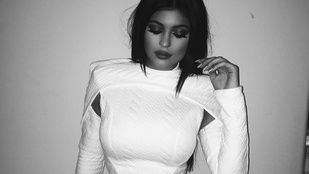 Kylie Jenner most dekoltázsával hergel