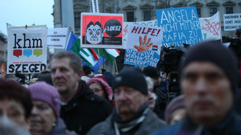 Orbán kritikáját kéri Merkeltől a Riporterek Határok Nélkül