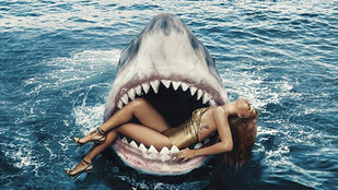 Rihanna egy cápa szájában fetreng