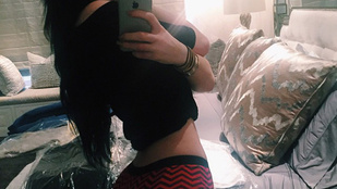 Photoshop, vagy tényleg ilyen vékony Kylie Jenner dereka?