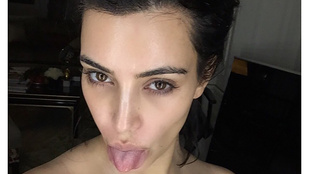 Kim Kardashian szerint szelfizni nevetséges, de ezért szereti