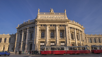 Burgtheater: Magyarország távolodik a demokráciától és Európától