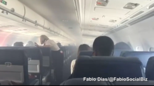Beltéri füst miatt kellett leszállnia a repülőgépnek