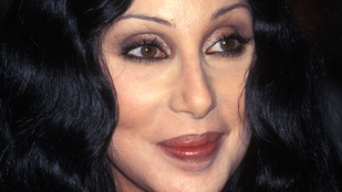 Cher mégsem haldoklik