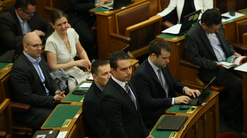 Káromkodásba fulladt a vita a Jobbik EU-álláspontjáról