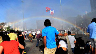 Akkorát szivárványozott a melegoszlató török rendőrség, hogy öröm nézni