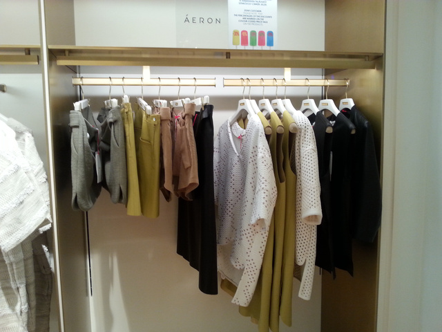 Az Áeron márka darabjait is akciósan veheti meg: a magyar tervező ruháira kábé 70% kedvezmény van.