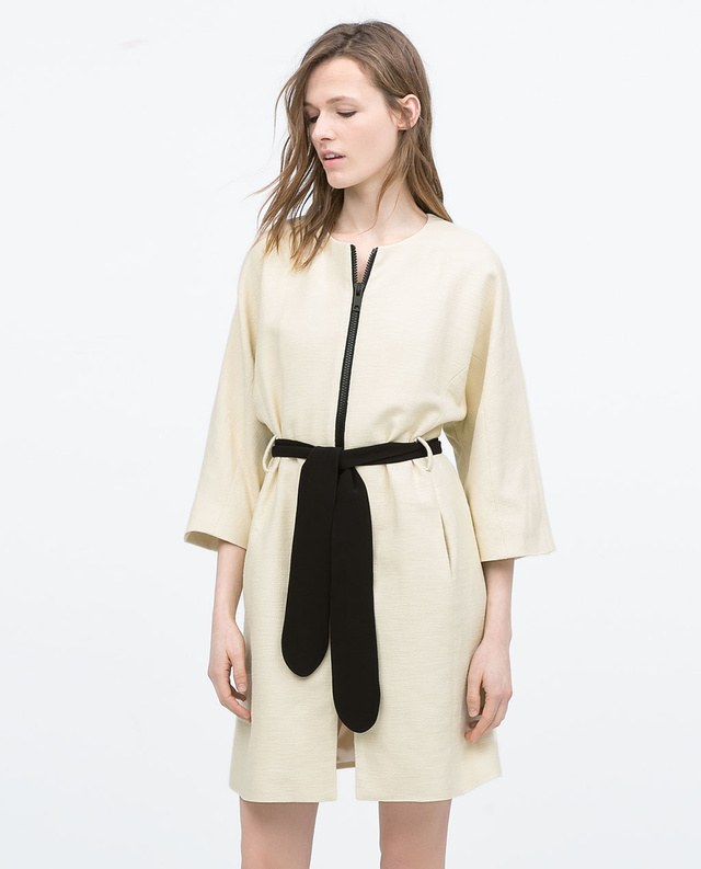 Kimono-szerű krémszínű ruha 17.995 forintért kapható a Zarában.