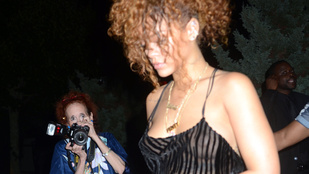 Rihanna már csak átlátszó ruhákban jár
