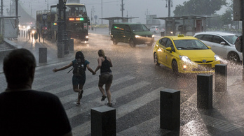 Újabb nagy eső miatt riasztottak Budapesten