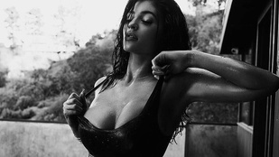 Kylie Jenner amint 18 lett, megmutatta testét vizes ruhában