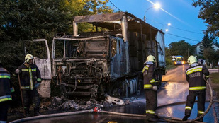 Rommá égett egy kamion Budapesten