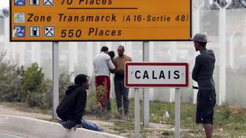 Kezdődik a migránsfogó fal építése Calais-nál