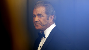 Mel Gibson tagadja, hogy meglökdösött és sértegetett volna egy fotóst