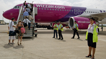 Nem volt elég üzemanyag a Wizz Air gépében, inkább otthagyták 50 utas poggyászát