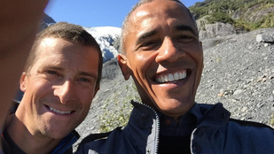 Barack Obama tényleg elment a vadonba a vizeletivós Bear Gryllsszel