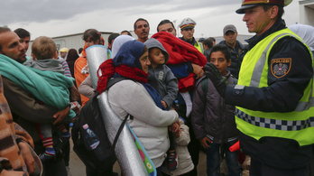 Fokozatosan felfüggesztik az osztrák határ menekültek előtti megnyitását