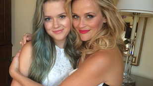 Reese Witherspoonnak már 16 éves a lánya, és tök úgy néz ki, mint az anyja