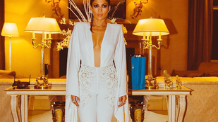 Lefekvés előtt még nézze meg Jennifer Lopez köldökig dekoltált ruháját