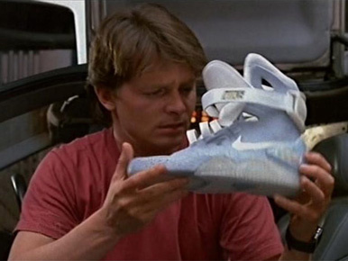 A Vissza a jövőbe cipőjével lovagolja meg a Nike a retróhullámot