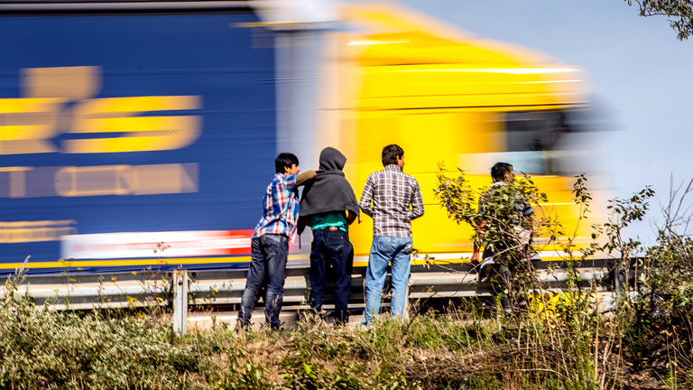 Magyar kamionban halt meg egy menekült Calais közelében
