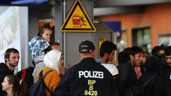 Lázadó bajorok: a menekültek visszafordításán és tranzitzónán gondolkodnak