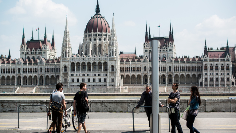 Egyre lejjebb csúszik Magyarország