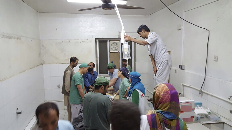 Magyar túlélő beszélt egy afganisztáni kórház lebombázásáról