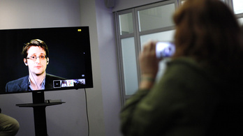 Snowden: Titkosszolgálati törpök hemzsegnek az okostelefonjainkon