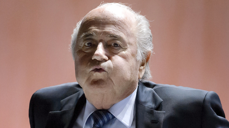 Itt a vége: Blattert felfüggesztette a FIFA