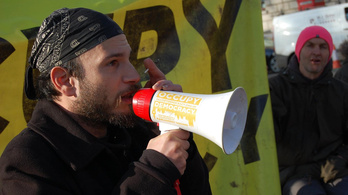 Magyar aktivistát tilthatnak ki Angliából
