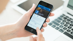 Ha iPhone-ja van, akkor önt is megszívatta a Facebook!