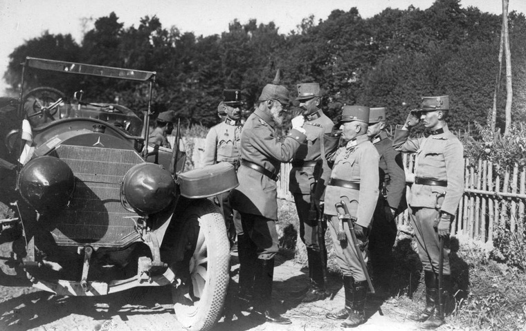 1914-ben a katonatisztek Mercedesszel közlekedtek