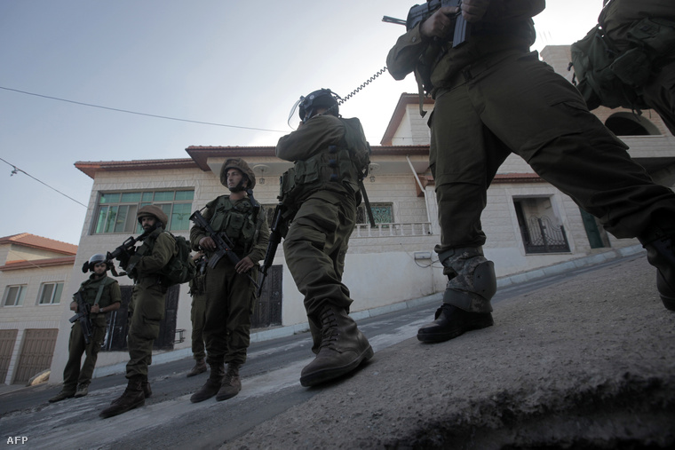Izraeli katonák járőröznek 2015 augusztusában Ciszjordániában