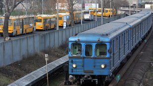 Több metróaluljárót is felújítanak Budapesten
