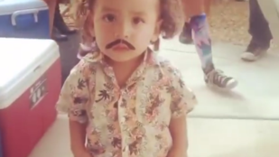 Az Escobarnak öltöztetett kisgyerek felrobbantotta az internetet
