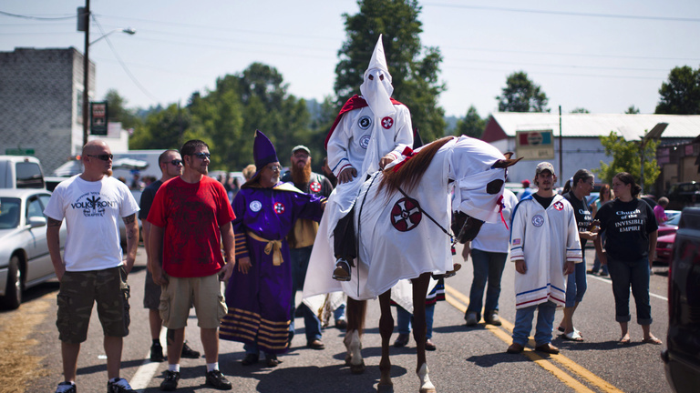 Felfedték a Ku Klux Klan támogatóinak kilétét