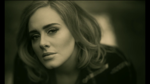 Nem egy Adele, de meg fog lepődni ezen a Hello coveren